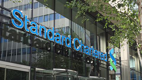 Ngân hàng Standard Chartered làm việc theo giờ hành chính